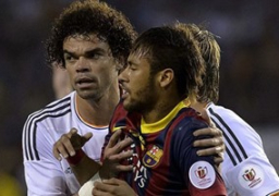 بيبي: نيمار لاعب برشلونة حصل على كروت صفراء أكثر مما حصلت عليه