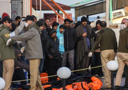 وصول أول سفينة تقل اللاجئين إلى ميناء ديكيلي التركي