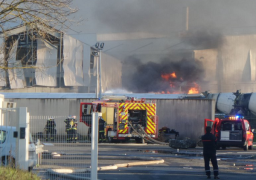 حريق هائل فى مدينة بوردو جنوب غربي فرنسا عقب انفجارين بمصنع