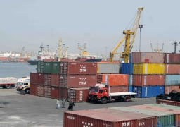 رئيس الجمارك يتفقد ميناء السخنة لمتابعة العمل والضبطيات الأخيرة للحاويات