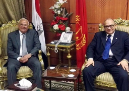 رئيس هيئة الاستثمار يلتقى محافظ بورسعيد لبحث المشكلات التى تواجه المستثمرين