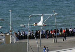 بالفيديو.. سقوط طائرة إسرائيلية قرب شواطئ تل أبيب