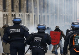 شرطة باريس تحتجز العشرات بعد أعمال شغب