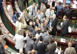 عبد العال يرفع جلسة البرلمان لمشادة بين خالد يوسف ومحمد ابو حامد
