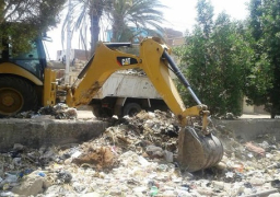 مجلس مدينة دراو يرفع مخلفات قمامة بإجمالى 100 طن