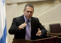 وزير اسرائيلي يحذر من انهيار الحكومة