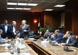 وزير الري يبحث مع نواب المحافظات طلبات الدوائر