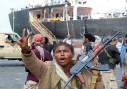 الحكومة اليمنية تطالب السفن بالحصول على إذن أممي لدخول الموانئ الخاضعة لسيطرة الحوثيين