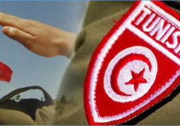 القنصل المصري يتسلم درع “الدفاع التونسية” بعد مشاركته احتفالية “60 عاما على تأسيس الجيش”