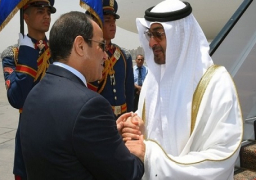 الرئيس السيسى يستقبل ولى عهد أبوظبى بمطار القاهرة