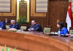 الرئيس السيسي يستقبل وفدا من المستثمرين المشاركين في “ملتقى مصر”