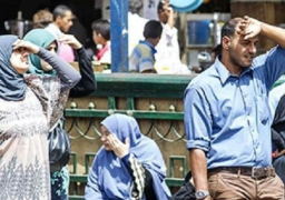الصحة تدعو المسنين والأطفال تجنب أشعة الشمس لفترات طويلة