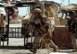 القوات العراقية تطلق الغاز لتفريق متظاهرين حاولوا اقتحام المنطقة الخضراء