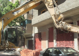 بالصور .. تنفيذ 5 قرارات إزالة للطوابق المخالفة بحي شرق أسيوط