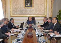 رئيس الوزراء يعقد اجتماعا لبحث خطط النهوض بقطاع المشروعات الصغيرة والمتوسطة