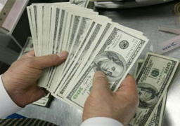 الدولار يتخلى عن مكاسبه والتركيز على بيانات الوظائف