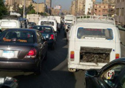 كثافات مروريه أعلى كوبرى أكتوبر بسبب حادث تصادم سيارتين