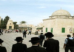 مستوطنون يهود يجددون جولاتهم الاستفزازية بالمسجد الأقصى