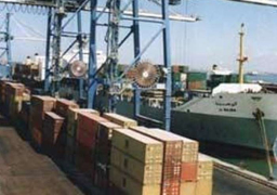 “موانئ بورسعيد”: حركة السفن بميناء شرق بورسعيد لم تتأثر بحريق شركة الحاويات