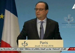 هولاند: لابد من التضامن مع أهالى ضحايا الطائرة المفقودة والوصول لأسباب الكارثة