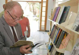 وزير الثقافة يتفقد معرض سور الأزبكية ويشيد بالإقبال الجماهيري