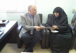 في لفتة انسانية .. وزير الري يكرم زوجة عامل متوفى بمشروع قناطر اسيوط