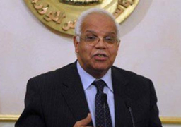 وزير النقل يلتقي السفير المجري بالقاهرة ويدرس عرض توريد 700 عربة سكة حديد