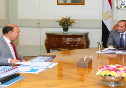 الرئيس السيسي يبحث مع مميش جهود تطوير قناة السويس وتوسيع انشطتها