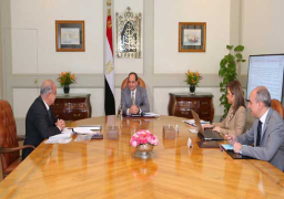الرئيس السيسي يبحث مع إسماعيل ونصر ما تم انجازة لتمويل المشاريع القومية