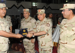 الفريق أول/ صدقى صبحى يتناول الإفطار مع مقاتلى الجيش الثانى الميدانى