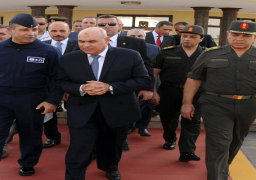 وزير الدفاع يغادر إلى فرنسا لاستلام حاملة المروحيات ميسترال