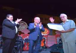 النمنم يكرم أبطال اكتوبر فى احتفالية العاشر من رمضان بخيمة “هل هلالك”