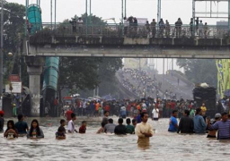 31 قتيلًا حصيلة ضحايا فيضانات وانهيارات أرضية بجزيرة جاوا الإندونيسية