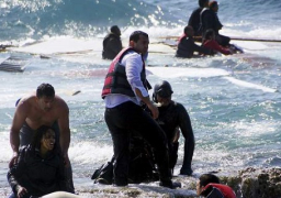 خفر السواحل اليوناني: غرق قارب ينقل مهاجرين بالبحر المتوسط وعمليات الإنقاذ جارية