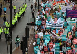 بالفيديو : مظاهرات فى لندن ترحب باللاجئين وترفض العنصرية بعد استفتاء بريطانيا