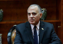 وزير الموارد المائية يتلقى تقريرا حول حالة الري بالمحافظات