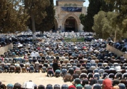 300 فلسطيني يغادرون غزة للصلاة في المسجد الأقصى