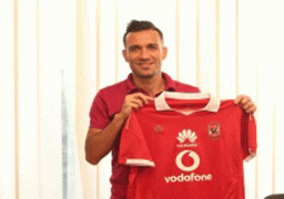 الأهلي يقرر قيد التونسي علي معلول إفريقيا