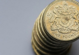 هبوط الإسترلينى مجددا مع بدء تأثير خروج بريطانيا من أوروبا