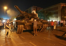 ارتفاع قتلى محاولة الانقلاب في تركيا لنحو 300.. وحملة أمنية موسعة على الجيش والقضاء