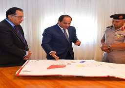 الرئيس يستعرض مع مدبولي والوزير مشروعات الإسكان الاجتماعي وتطوير العشوائيات
