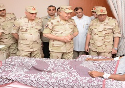 الفريق حجازى يزور المصابين بالمستشفيات العسكرية بمناسبة عيد الفطر