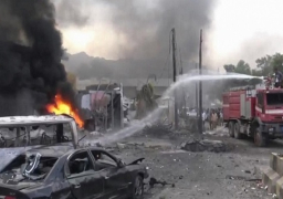 انفجار سيارة مفخخة أمام معسكر الأمن بعدن