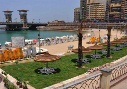 بالصور .. شواطئ الإسكندرية تستقبل زوارها في عيد الفطر