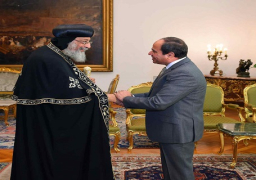 بالصور.. السيسي يلتقي البابا تواضروس.. ويدعو للتصدي لمحاولات بث الفرقة