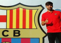 برشلونة يضم البرتغالي جوميز لاعب وسط فالنسيا