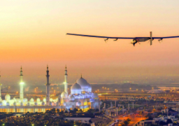 الطائرة «سولار إمبالس 2» تغادر مطار القاهرة إلى الإمارات