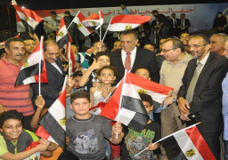 محافظ الجيزة يشارك المواطنين فرحتهم بثورة 30 يونيو