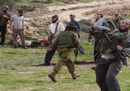 مستوطنون يقتحمون قرية الباذان تحت حماية الاحتلال الإسرائيلي