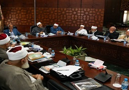 هيئة كبار العلماء تصدر قرارًا بإجماع الآراء برفض “الخطبة المكتوبة”..وتطالب بتثقيف الوعاظ والأئمة